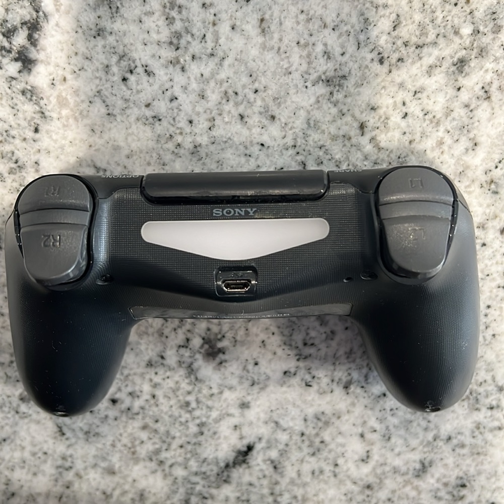 PlayStation controller. - Picture 2 of 3
